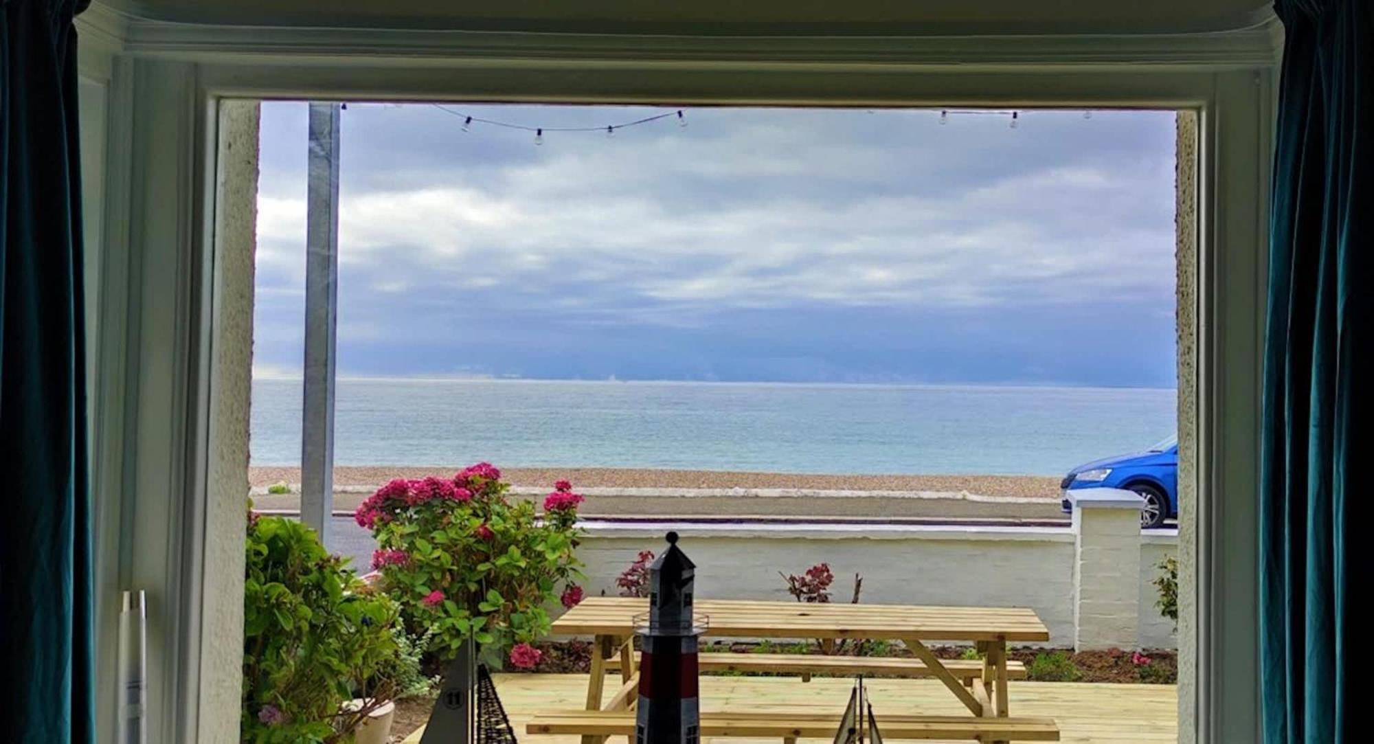 Absolute Beachfront with Decked Garden Oasis&Views Bognor Regis Exterior foto