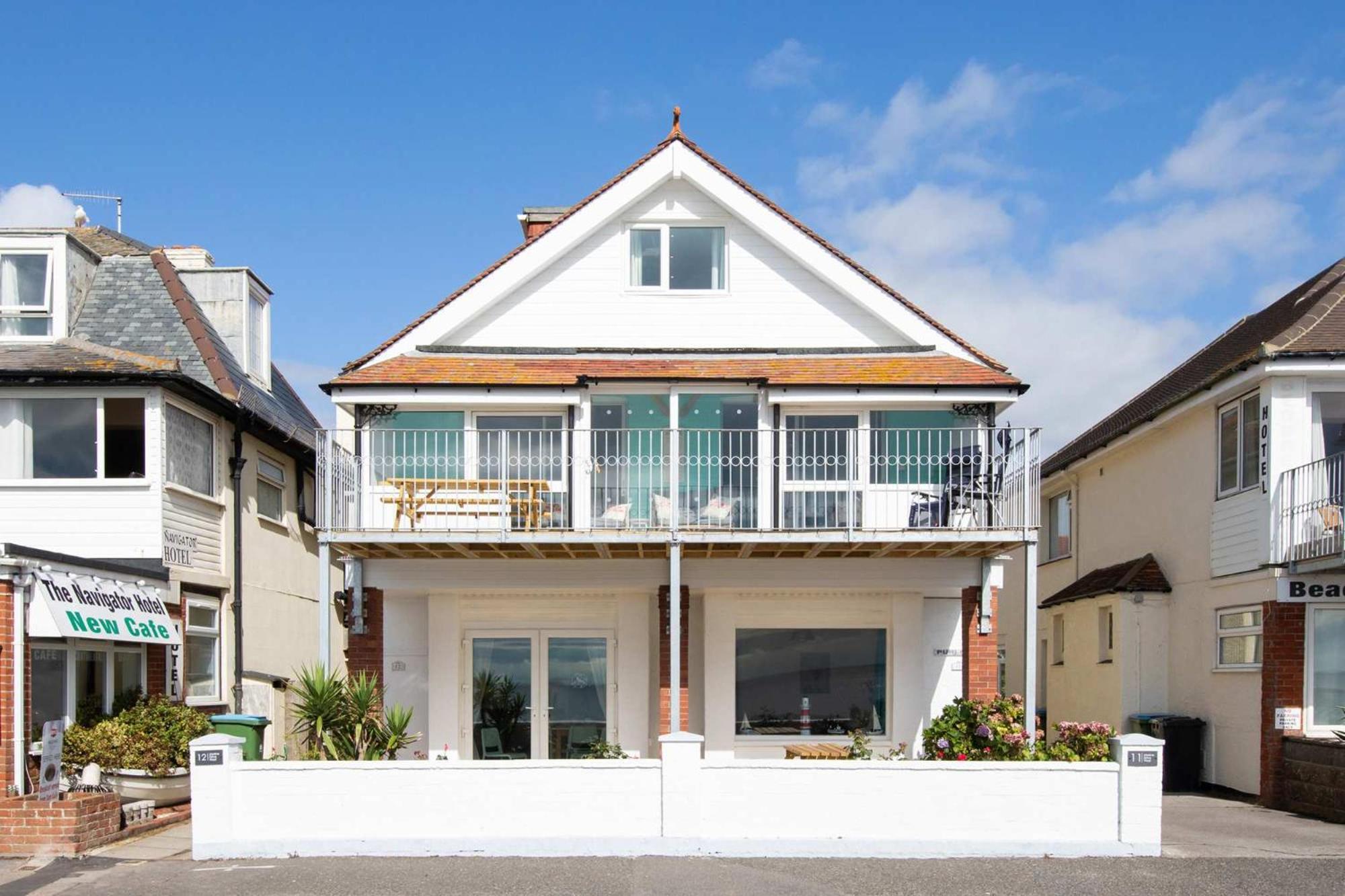 Absolute Beachfront with Decked Garden Oasis&Views Bognor Regis Exterior foto