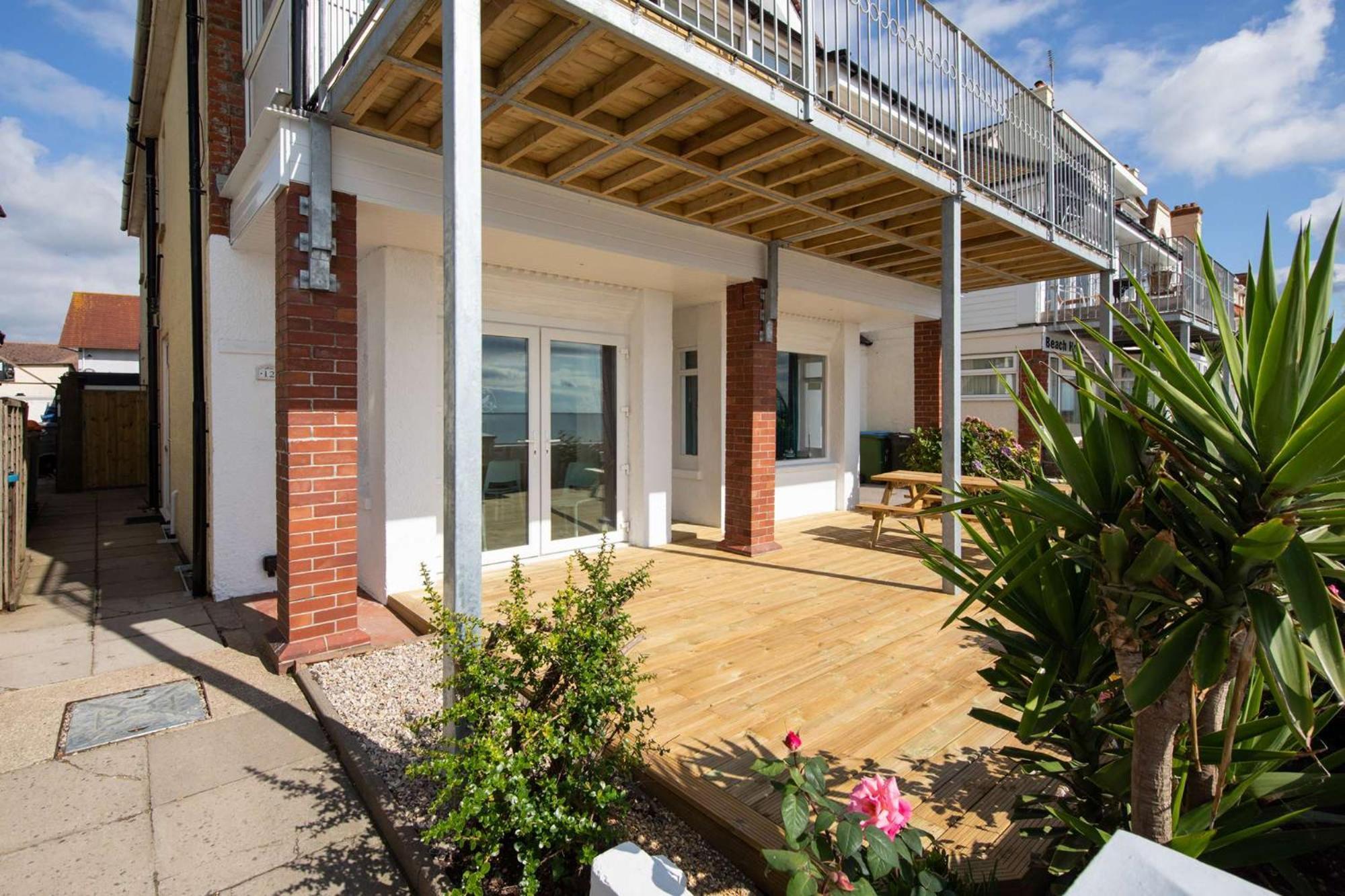 Absolute Beachfront with Decked Garden Oasis&Views Bognor Regis Exterior foto